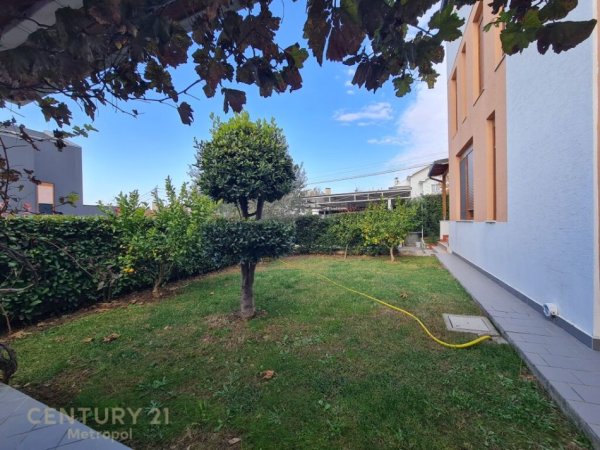 Tirane, jepet me qera Vile 3 Katshe Kati 3, 200 m² 2.500 € (LUNDER)