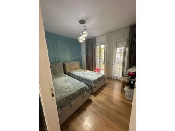 Tirane, shitet apartament 2+1 Kati 2, 73 m² 160.000 € (ISH PARKU I AUTOBUZAVE TIRANE)