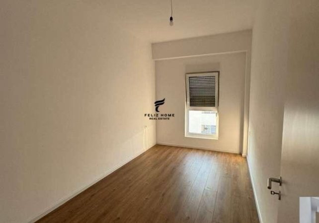 Tirane, jepet me qera apartament 2+1 Kati 3, 110 m² 400 € (ALI DEMI)