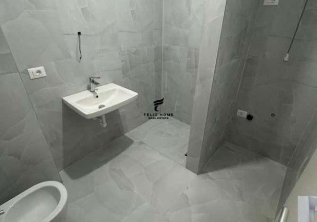 Tirane, jepet me qera apartament 2+1 Kati 3, 110 m² 400 € (ALI DEMI)