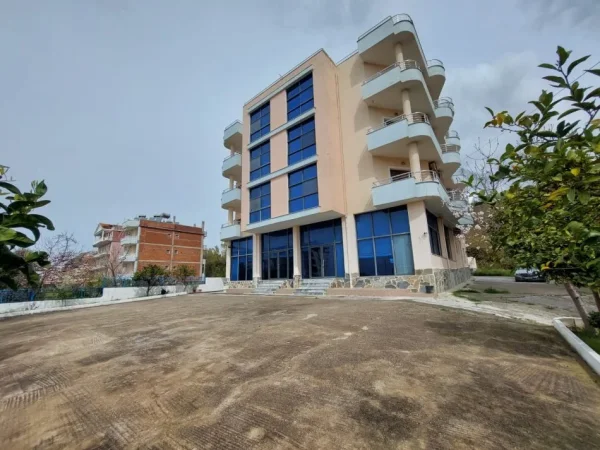 Durres, shitet hotel , 1.500 m² 1.390.000 € (Prane Shkembit te Kavajes)