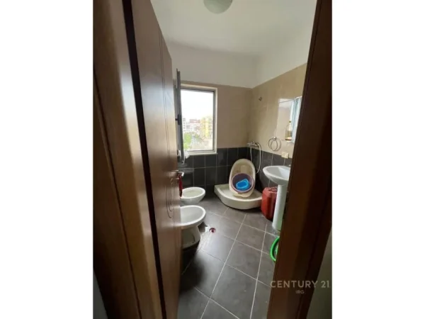 Tirane, jepet me qera apartament 2+1+Ballkon Kati 6, 111 m² 450 € (Astir)