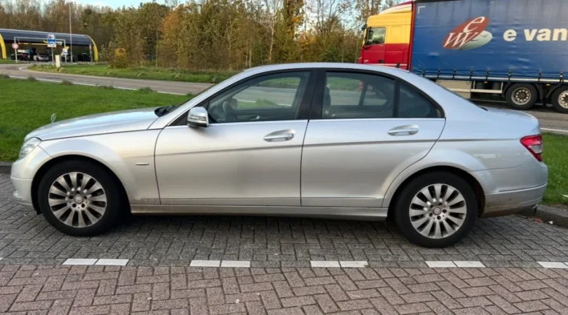 @@@@U SHIT@@@@ Faleminderit/////// Tirane, shes makine Mercedes Benz Nafte, 2009, gri metalizato automatik Kondicioner 160.000 km 7.800 € . OKAZION