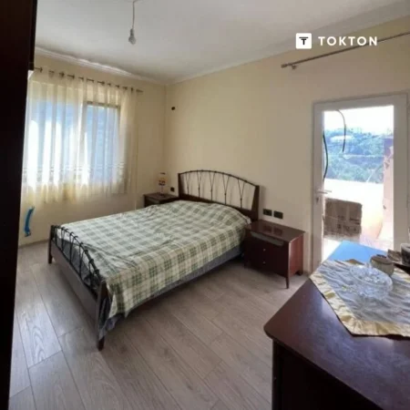 Tirane, jepet me qera apartament 2+1 Kati 2, 106 m² 300 € 
