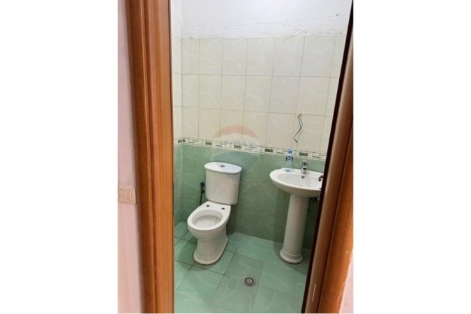 Tirane, shitet apartament 4+1+Ballkon , 132 m² 193.000 € (Liqeni i Thate)