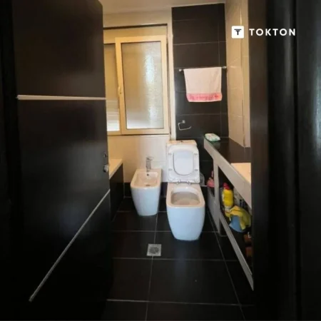 Tirane, jepet me qera apartament 2+1 Kati 2, 106 m² 300 € 