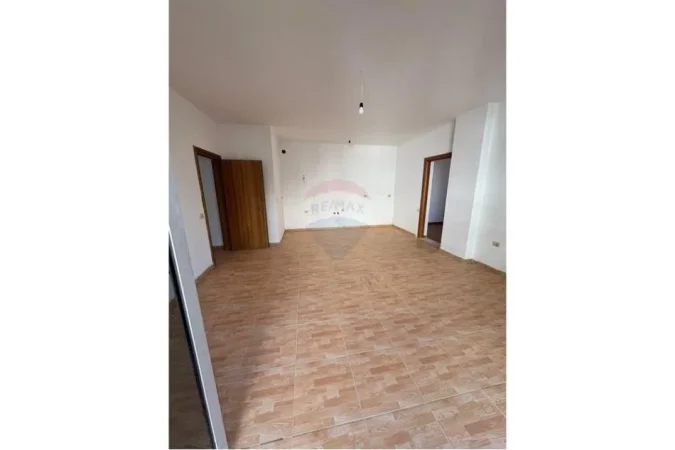 Tirane, shitet apartament 4+1+Ballkon , 132 m² 193.000 € (Liqeni i Thate)