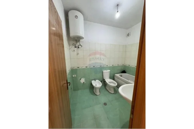 Tirane, shitet apartament 4+1+Ballkon , 132 m² 193.000 € (Liqeni i Thate)