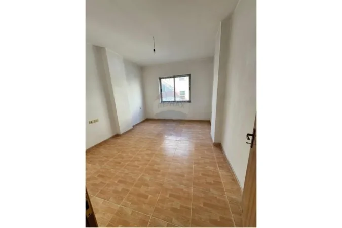 Tirane, shitet apartament 4+1+Ballkon , 132 m² 193.000 € (Liqeni i Thate)