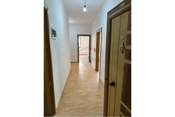 Tirane, shitet apartament 4+1+Ballkon , 132 m² 193.000 € (Liqeni i Thate)