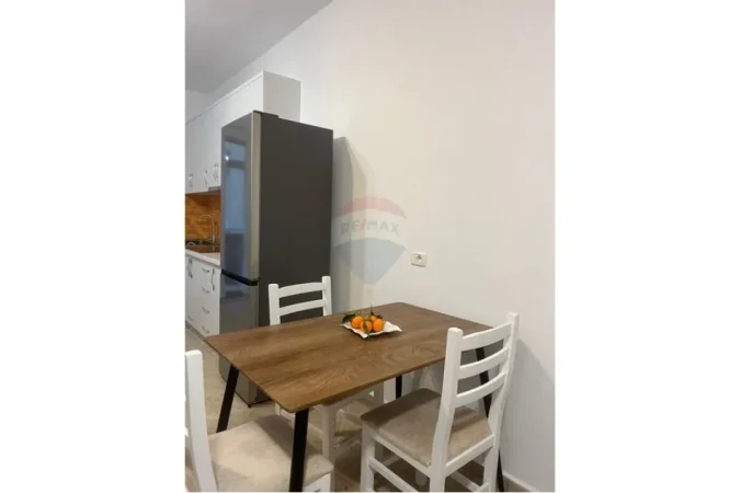 Tirane, jepet me qera apartament 2+1 Kati 7, 800 € (21 Dhjetori, Shqipëri)