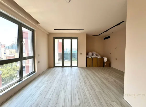 Tirane, jepet me qera zyre Kati 5, 102 m² 1.700 € (Rruga e Kavajës)