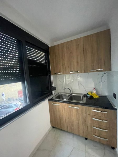 Tirane, jepet me qera apartament 1+1+Ballkon Kati 2, 60 m² 500 € (STC TRENIT PRANE HARRY FULTZ)