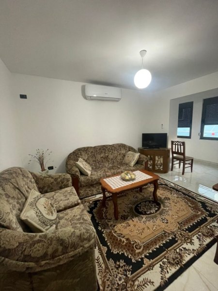 Tirane, jepet me qera apartament 1+1+Ballkon Kati 2, 60 m² 500 € (STC TRENIT PRANE HARRY FULTZ)