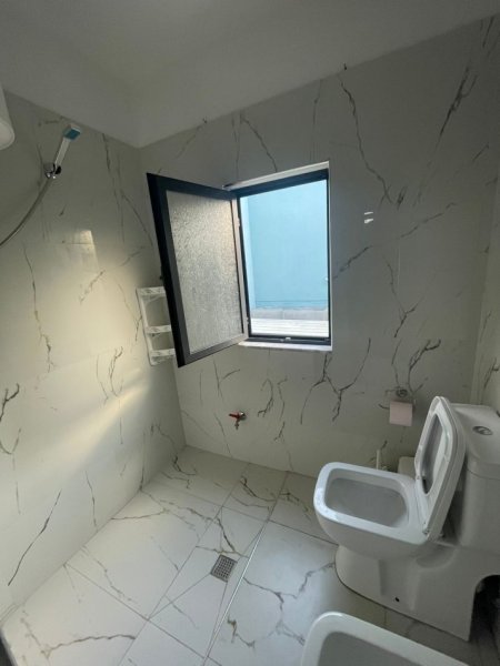 Tirane, jepet me qera apartament 1+1+Ballkon Kati 2, 60 m² 500 € (STC TRENIT PRANE HARRY FULTZ)