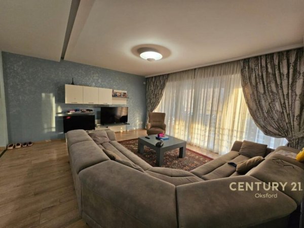 Tirane, shitet apartament 4+1 Kati 5, 194 m² 300.000 € (unaza e re)