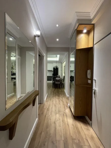 Tirane, jepet me qera apartament 2+1+Aneks+Ballkon Kati 3, 84 m² 750 € (procelan)
