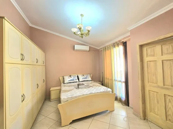 Tirane, jepet me qera apartament+verande | Penthouse 2+1+Aneks+Ballkon Kati 7, 200 m² 800 € 