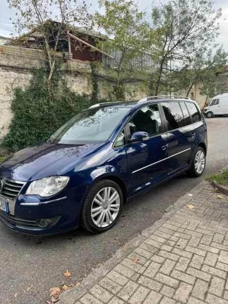 Tirane, shitet makine TURAN Nafte, blu e errët manuale Kondicioner 320 km 4.200 €
