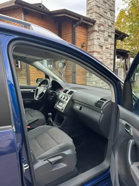 Tirane, shitet makine TURAN Nafte, blu e errët manuale Kondicioner 320 km 4.200 €