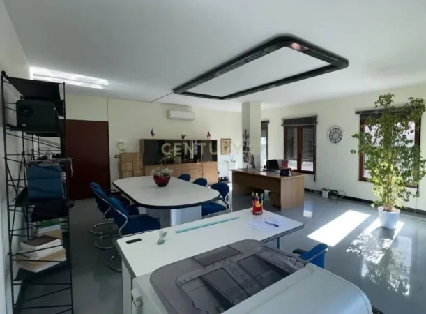 Tirane, jepet me qera zyre Kati 3, 98 m² 1.000 € (Rruga e Elbasanit)
