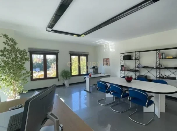Tirane, jepet me qera zyre Kati 3, 98 m² 1.000 € (Rruga e Elbasanit)