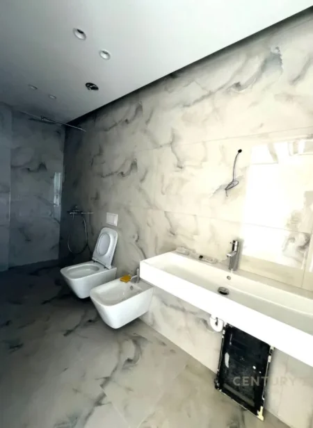 Tirane, jepet me qera zyre Kati 3, 98 m² 1.000 € (Rruga e Elbasanit)