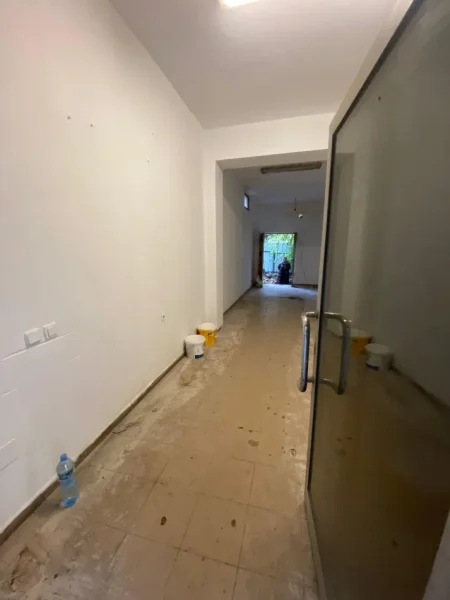 Tirane, jepet me qera ambjent biznesi Kati 0, 50 m² 500 € (Selvia)