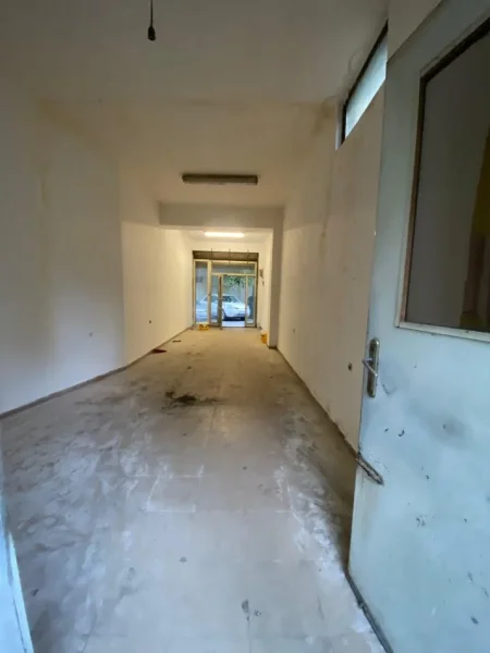 Tirane, jepet me qera ambjent biznesi Kati 0, 50 m² 500 € (Selvia)