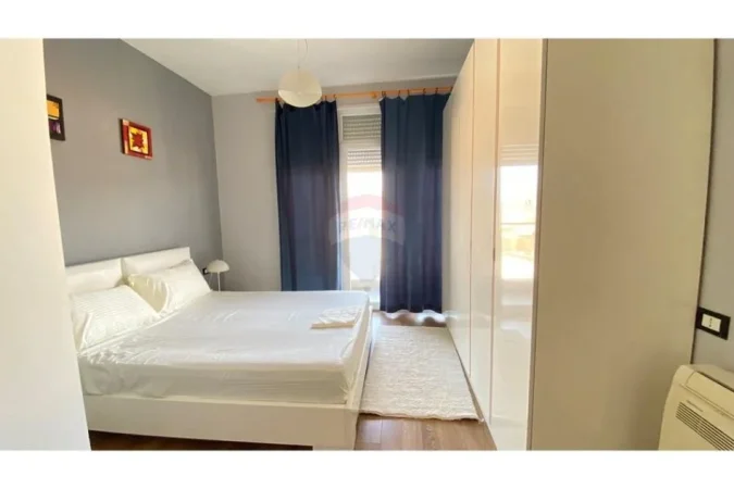 Tirane, jepet me qera apartament 2+1 , 800 € (Kopshti Botanik)