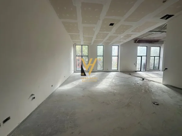 Tirane, jepet me qera AMBIENT KOMERCIAL  Kati 2, 600 m² 10.800 € (RRUGA E KAVAJES , GARDEN BUILDING )