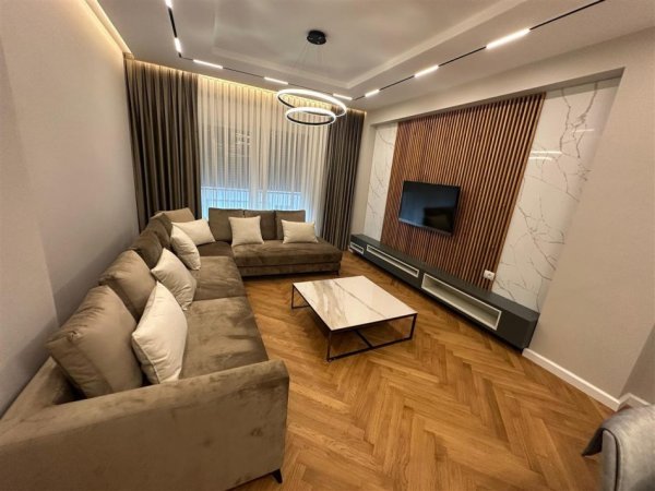 Tirane, jepet me qera apartament 3+1+Aneks+Ballkon Kati 4, 152 m² 2.500 € (Rruga Kosovareve)