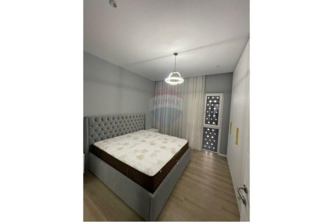 Tirane, jepet me qera apartament 2+1 , 800 € (Qendra Emerald)