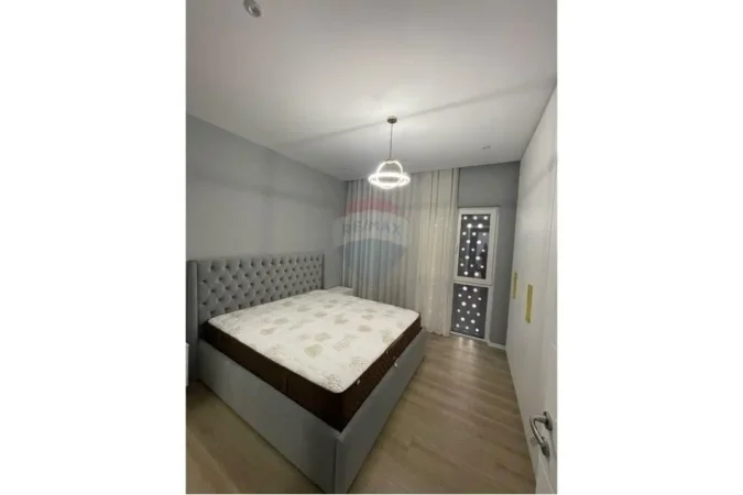 Tirane, jepet me qera apartament 2+1 , 800 € (Qendra Emerald)
