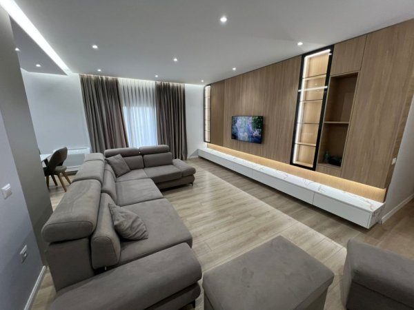 Tirane, shitet apartament 2+1+Aneks+Ballkon Kati 5, 174 m² 310.000 € (kodra e diellit)