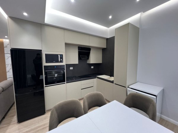 Tirane, shitet apartament 2+1+Aneks+Ballkon Kati 5, 174 m² 310.000 € (kodra e diellit)