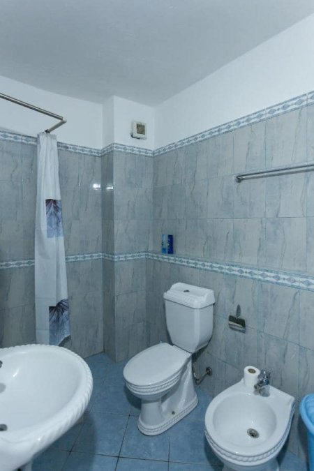 Durres, jepet me qera apartament 2+1+Ballkon Kati 7, 90 m² 350 € (VOLLGA DURRES!)