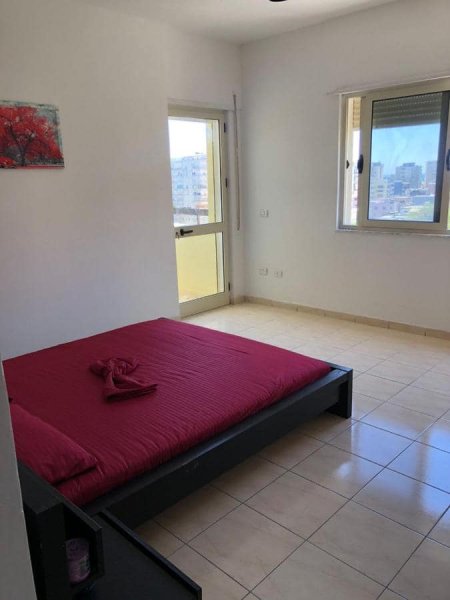 Durres, jepet me qera apartament 2+1+Ballkon Kati 4, 120 m² 120 € (VOLLGA DURRES!)