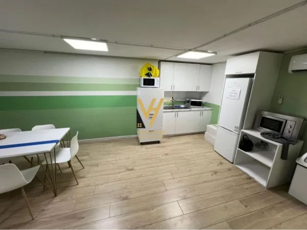 Tirane, jepet me qera zyre Kati 1, 562 m² 7.000 € (QENDER)