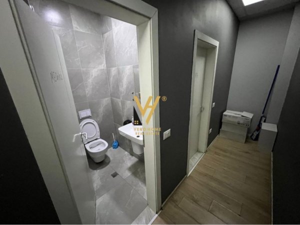 Tirane, jepet me qera zyre Kati 1, 562 m² 7.000 € (QENDER)