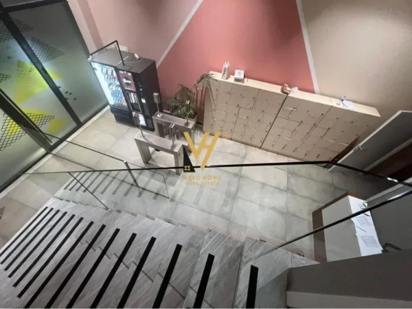 Tirane, jepet me qera zyre Kati 1, 562 m² 7.000 € (QENDER)