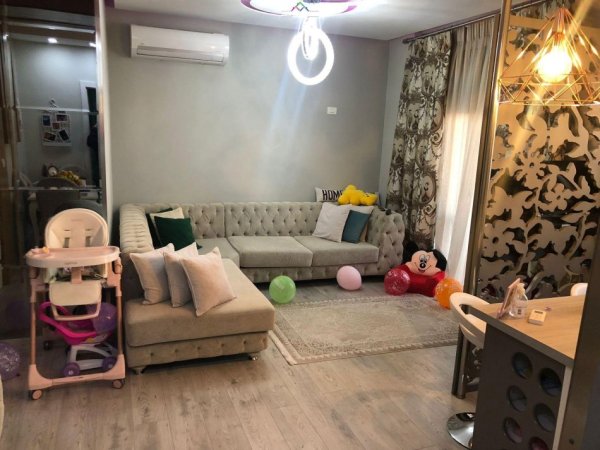 Tirane, jepet me qera apartament 1+1 Kati 8, 80 m² 500 € (Astir)