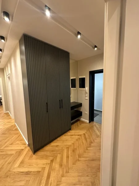Tirane, jepet me qera apartament 3+1+Aneks+Ballkon Kati 7, 150 m² 2.500 € (Rruga e Kosovareve)