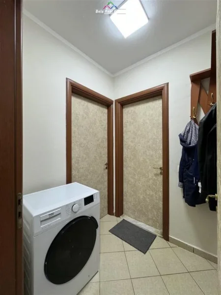 Tirane, jepet me qera apartament 2+1 Kati 4, 93 m² 650 € (Gjergj Bubani)