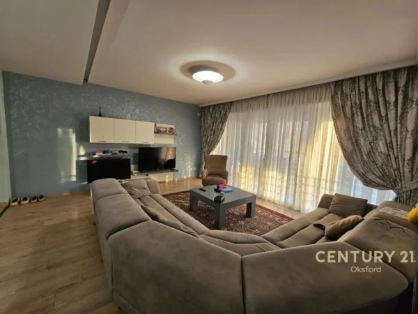 Tirane, shitet apartament 4+1+Aneks+Ballkon Kati 5, 224 m² 300.000 € (Unaza e Re)