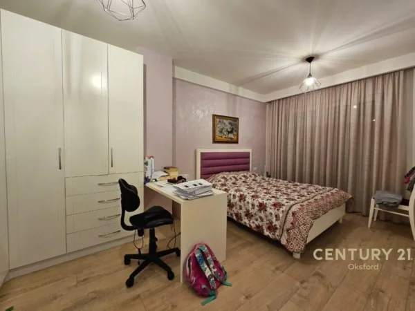 Tirane, shitet apartament 4+1+Aneks+Ballkon Kati 5, 224 m² 300.000 € (Unaza e Re)