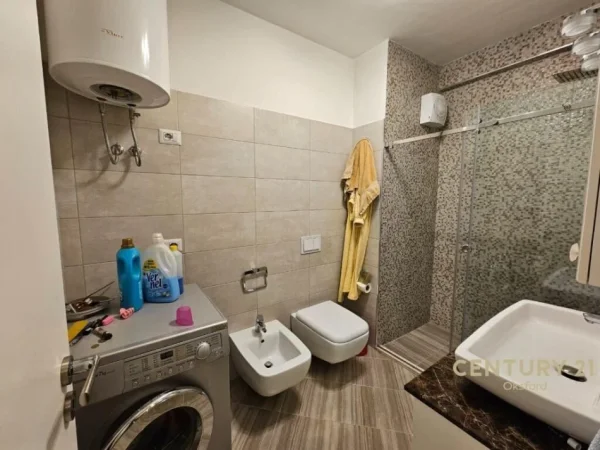 Tirane, shitet apartament 4+1+Aneks+Ballkon Kati 5, 224 m² 300.000 € (Unaza e Re)