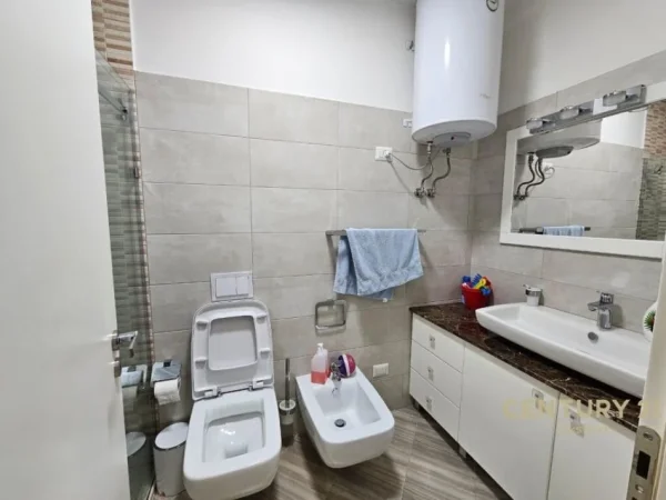 Tirane, shitet apartament 4+1+Aneks+Ballkon Kati 5, 224 m² 300.000 € (Unaza e Re)