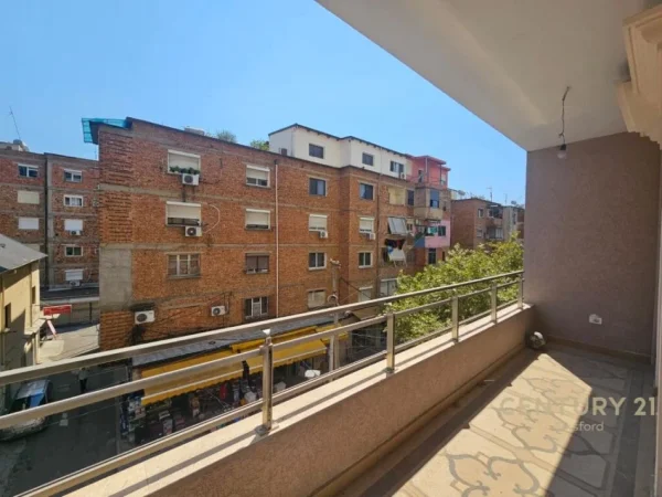 Tirane, jepet me qera ambjent biznesi Kati 2, 100 m² 700 € (Qender)