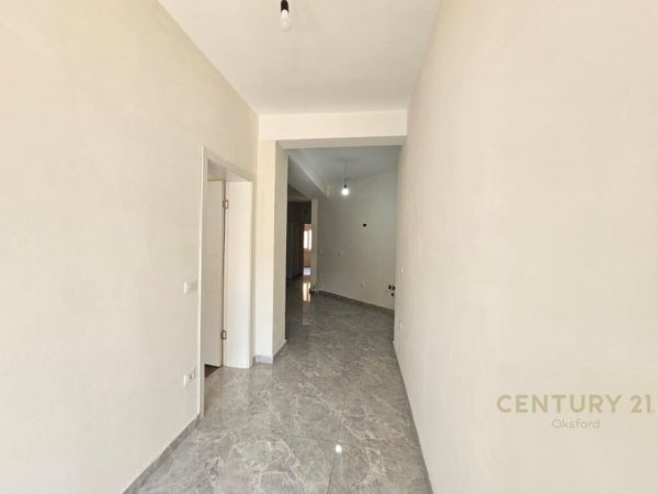 Tirane, jepet me qera ambjent biznesi Kati 2, 100 m² 700 € (Qender)
